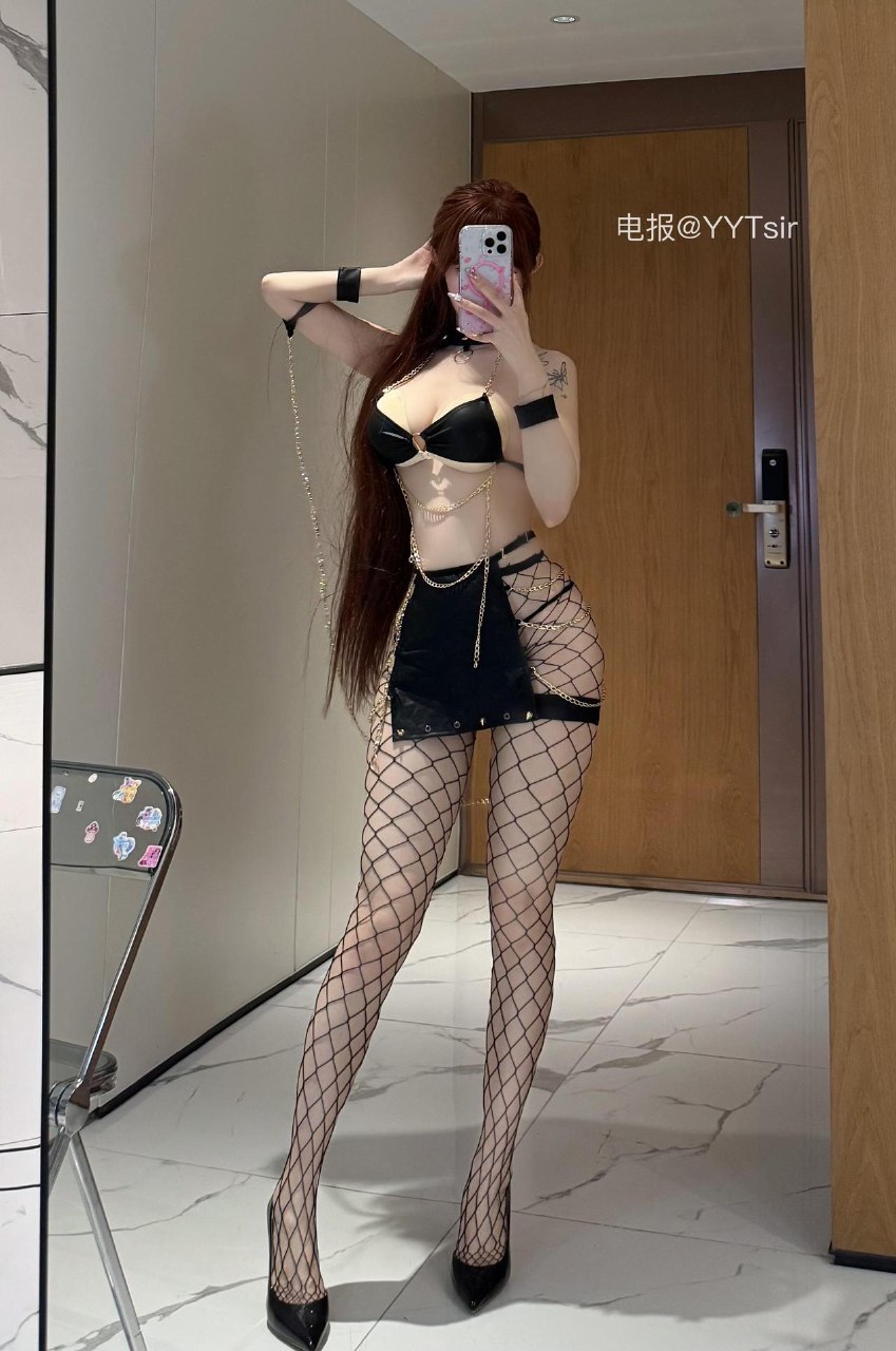 超蓝布罗莉 2025-05-31 10:42:16 黑色渔网🎣