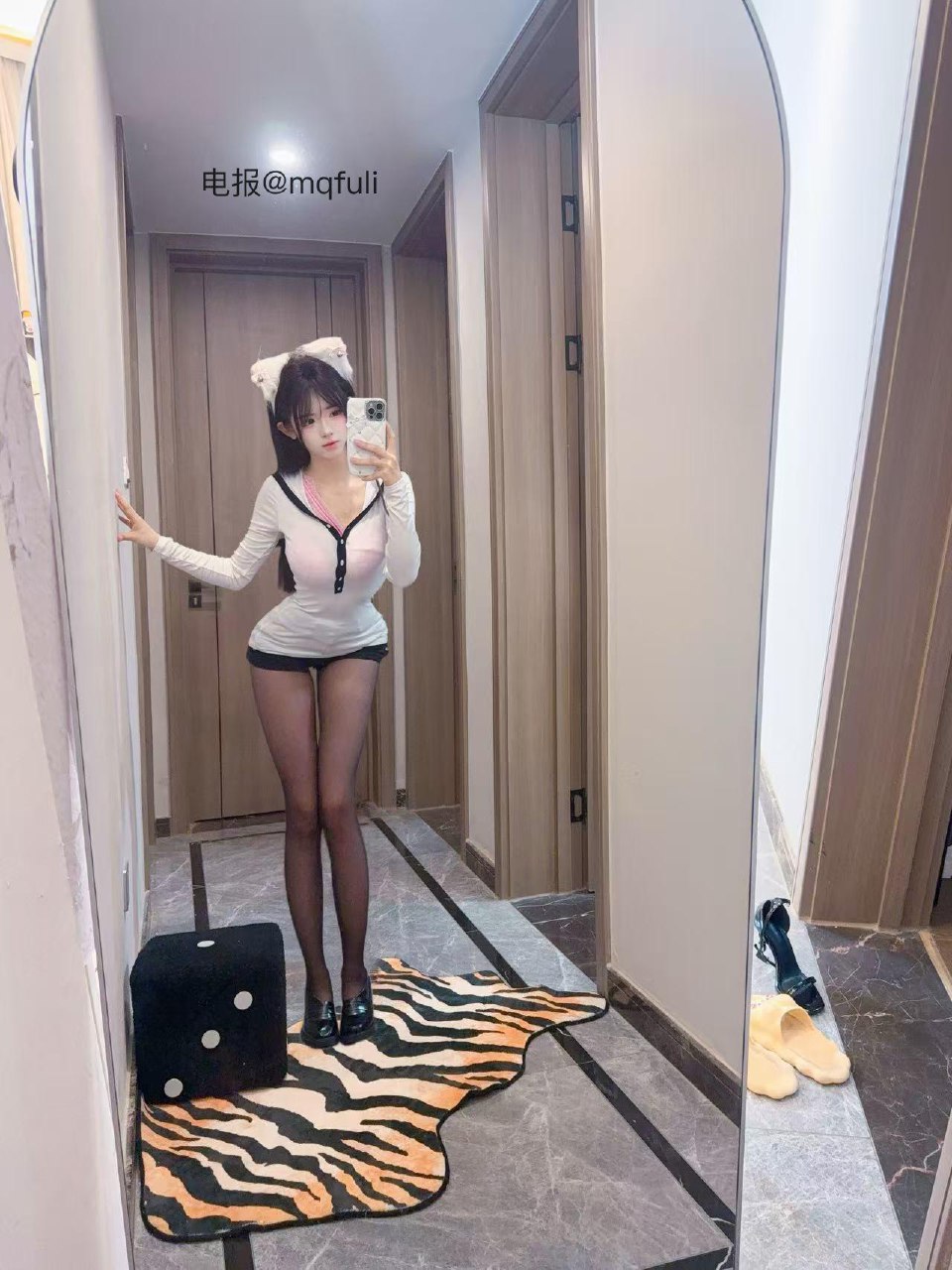 卿风 2025-05-26 23:28:06 你敢叫她宝宝 我就喝醋自尽