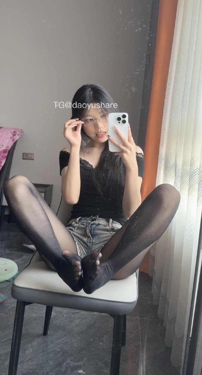 奶洋洋 2025-05-31 14:02:09 夺命长腿➕牛仔黑丝！