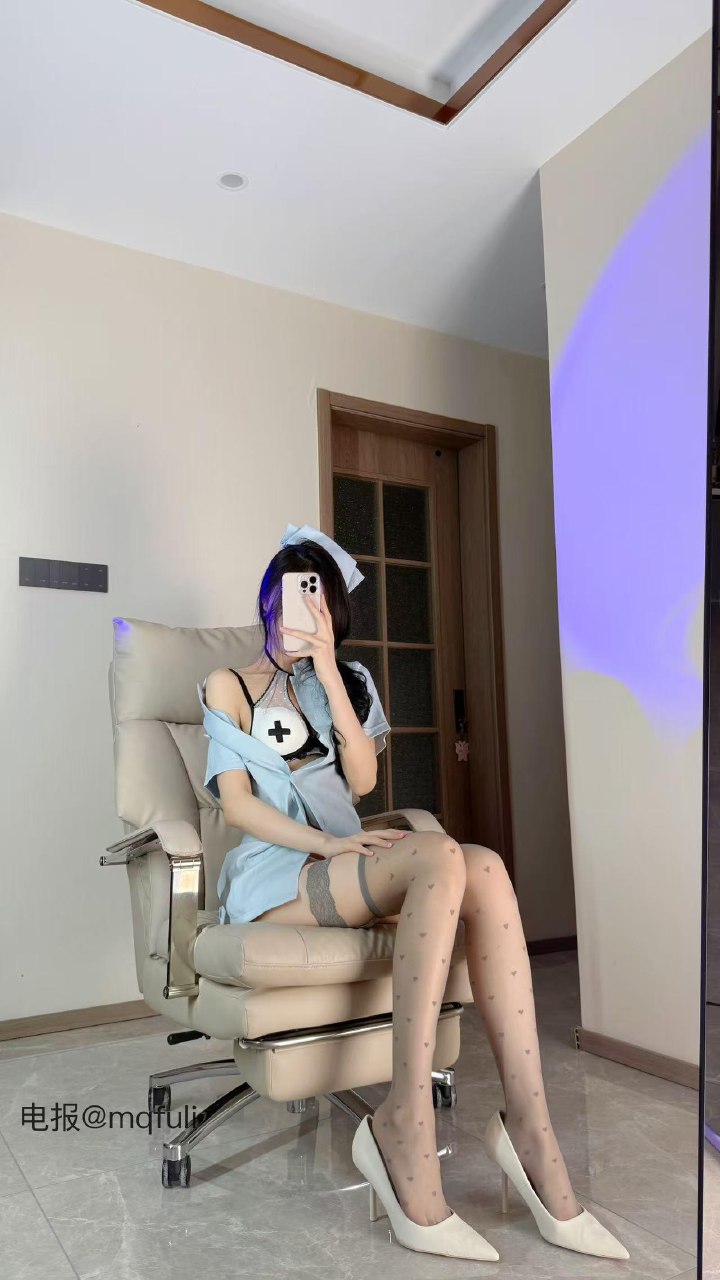 唐十七 2025-05-28 14:43:03 护士姐姐系列大片x18张📸