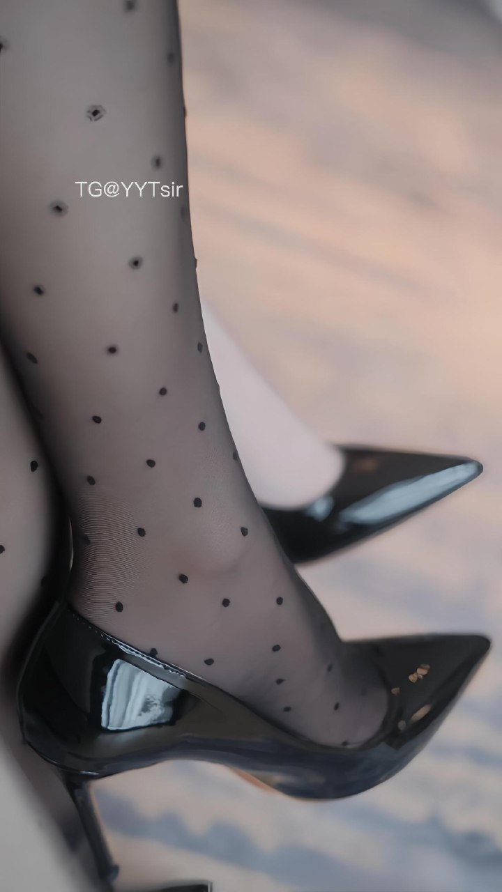 都快兔了 2025-05-31 15:02:57 之前和客服小姐姐他们一起拍的双人OL系列