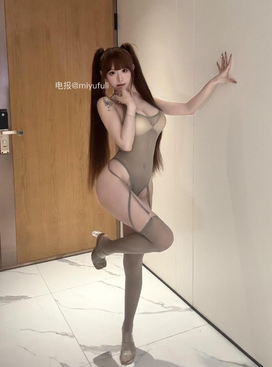 超蓝布罗莉 2025-05-31 11:40:18 灰色连体衣🥳超🌶️的一套搭配双马尾🥵可爱脸蛋+🌶️丰满身材