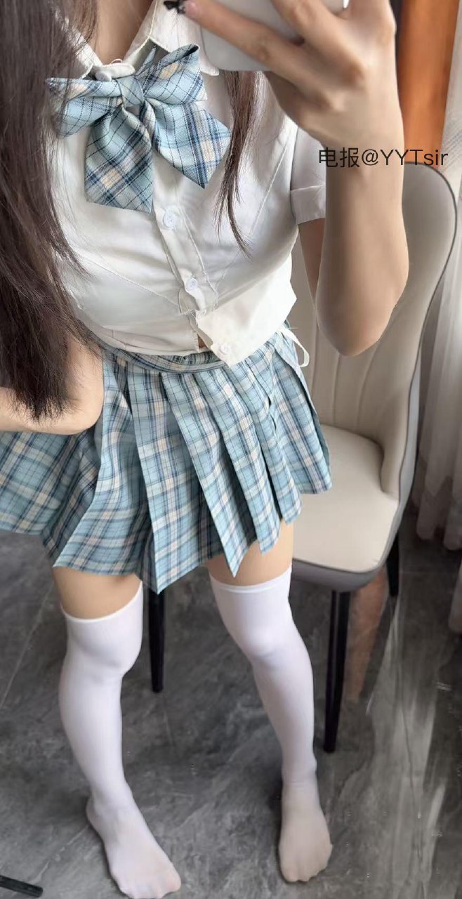奶洋洋 2025-05-29 15:44:53 jk制服➕黑丝