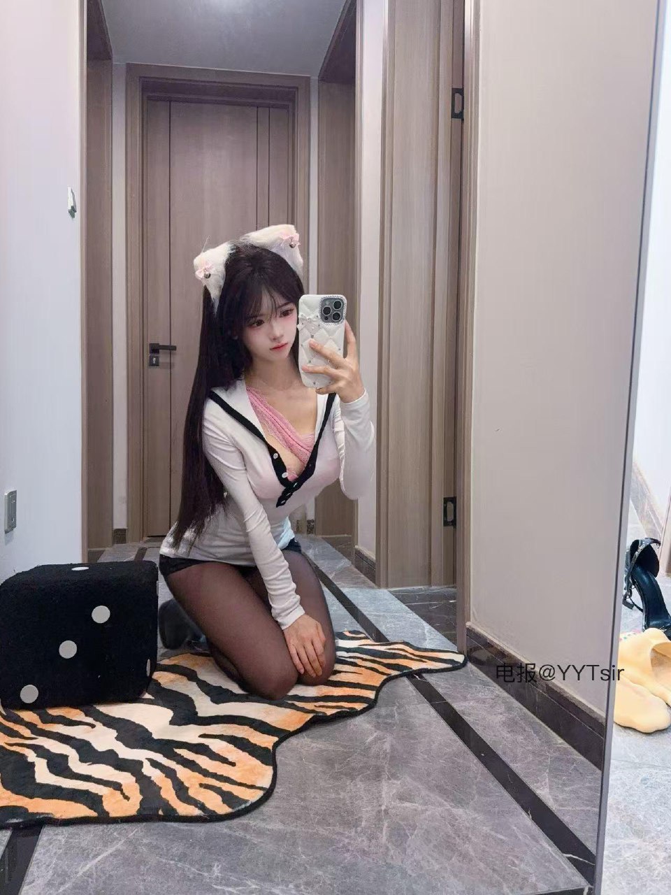 卿风 2025-05-26 23:28:06 你敢叫她宝宝 我就喝醋自尽