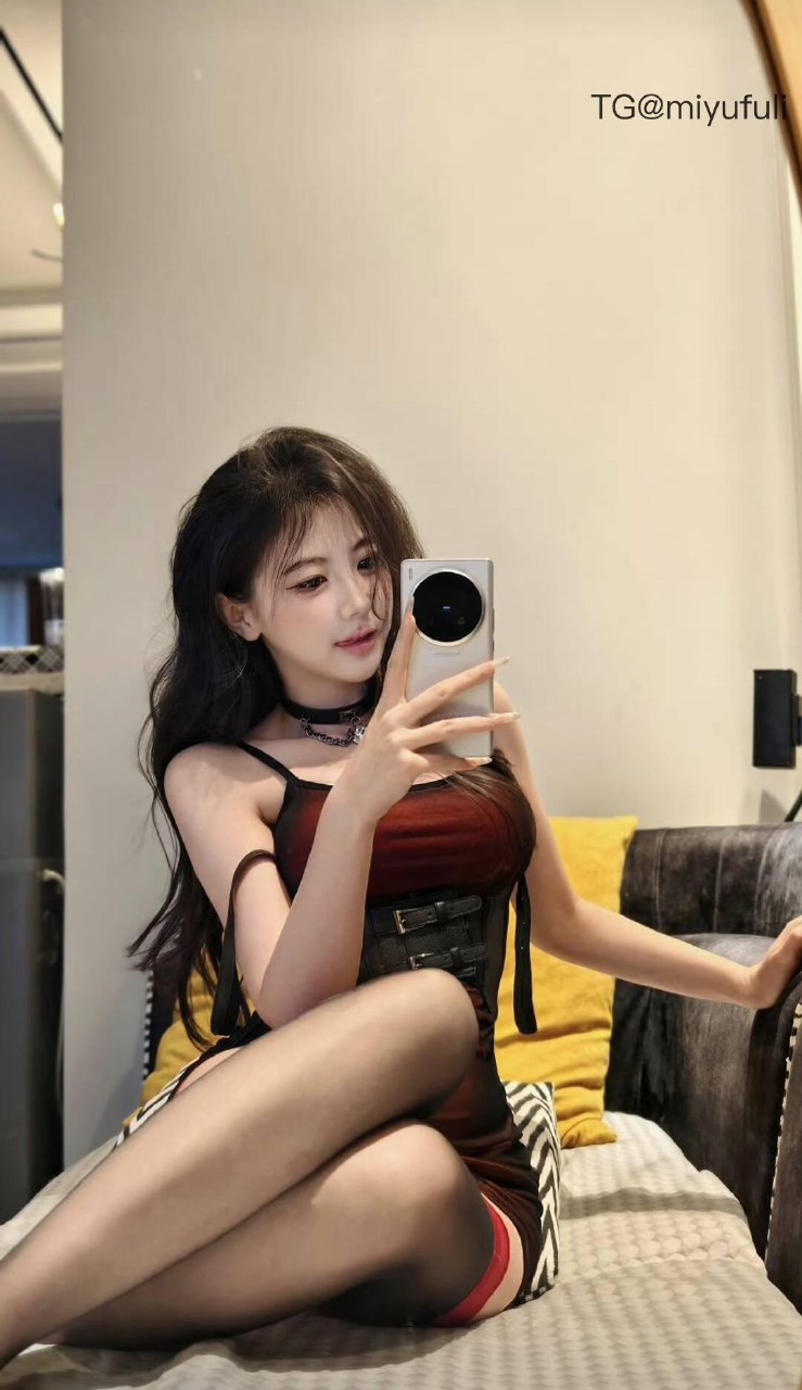 刘二萌 2025-05-27 11:54:55 二萌绝美限量版组图写真