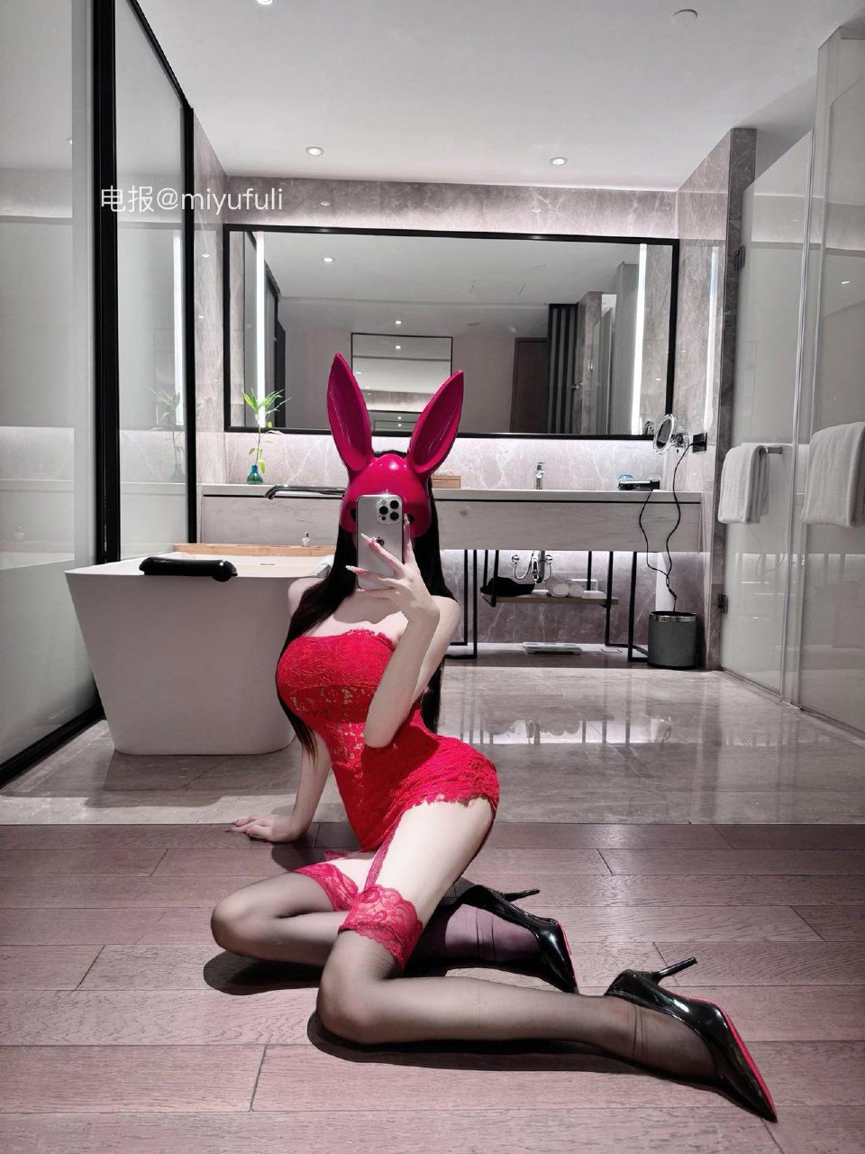 崽崽 2025-05-26 11:29:26 鲜红兔女郎崽崽，哥哥爱不爱