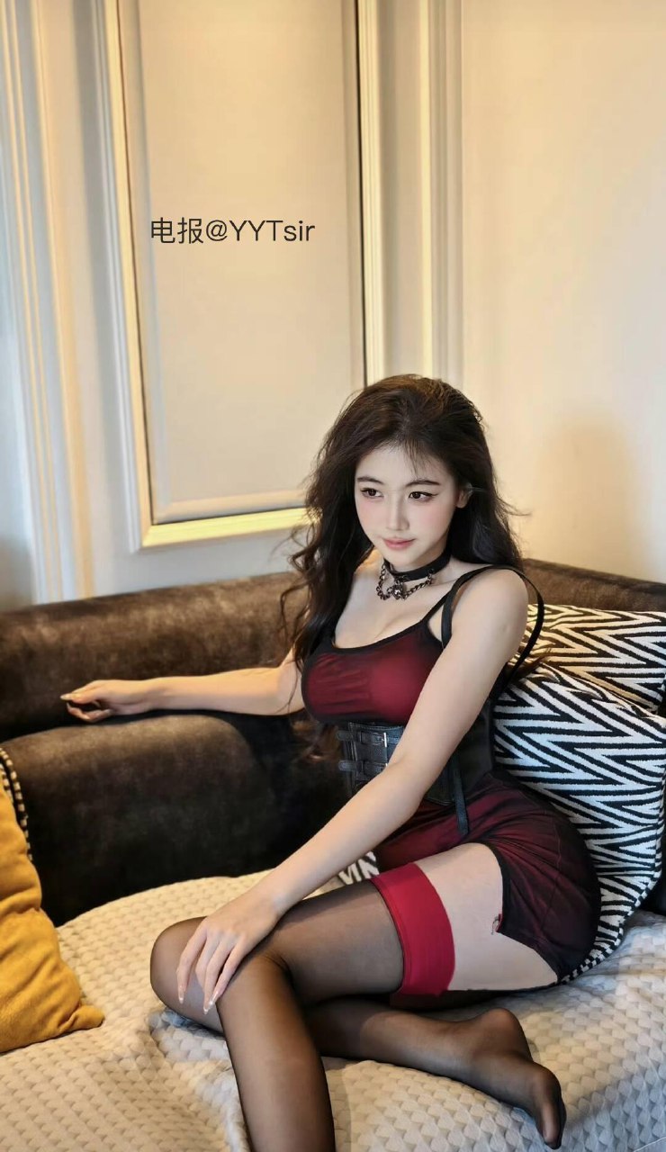 刘二萌 2025-05-27 11:54:55 二萌绝美限量版组图写真