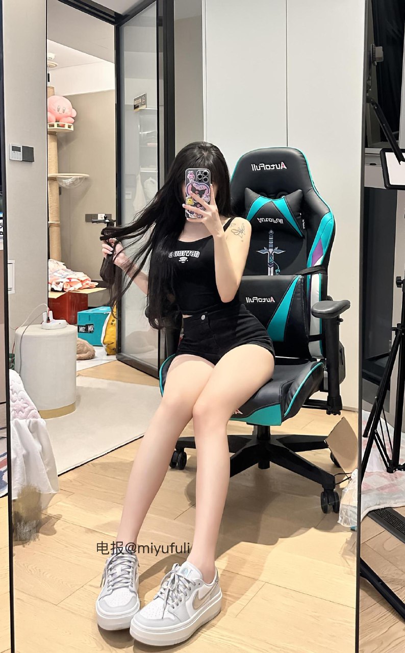 超蓝布罗莉 2025-05-31 03:51:22 也不知道怎么了一天到晚的想找哥哥