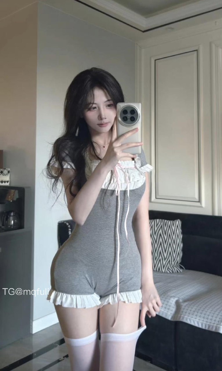 刘二萌 2025-05-26 22:41:59 宝宝👶🏻!!精品限量版写真📸绝美 纯欲诱惑🦵