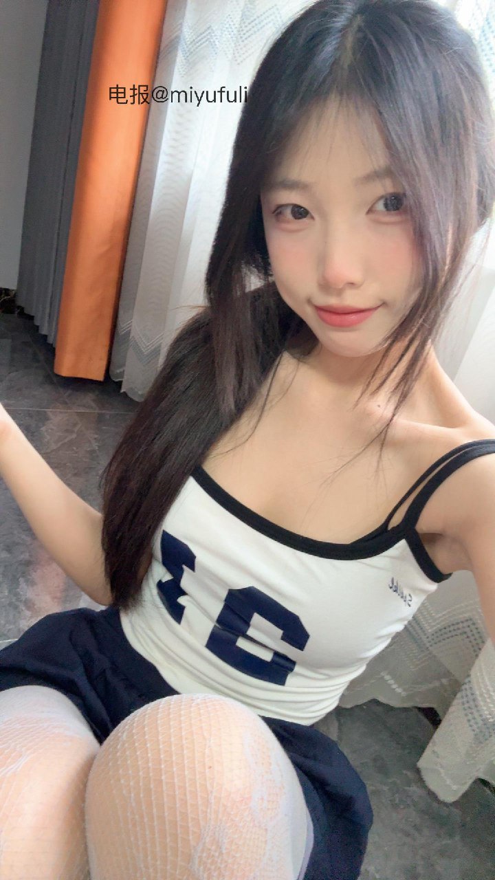 奶洋洋 2025-05-30 14:08:45 吊带裙套装➕蕾丝丝袜系列