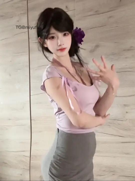 雪顶 2025-05-29 19:18:35 去看具体的夏天