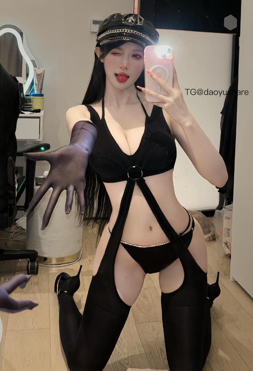 超蓝布罗莉 2025-05-31 04:32:28 宝宝👶🏻黑色绑带🐻精品对镜拍🫣🍑不解锁🔒会吼悔！