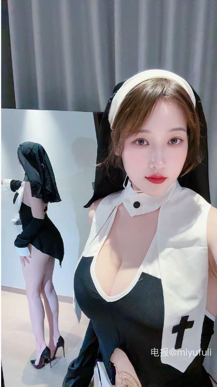 可可西 2025-05-29 13:57:12 13高清大图x暗黑风制服🌹