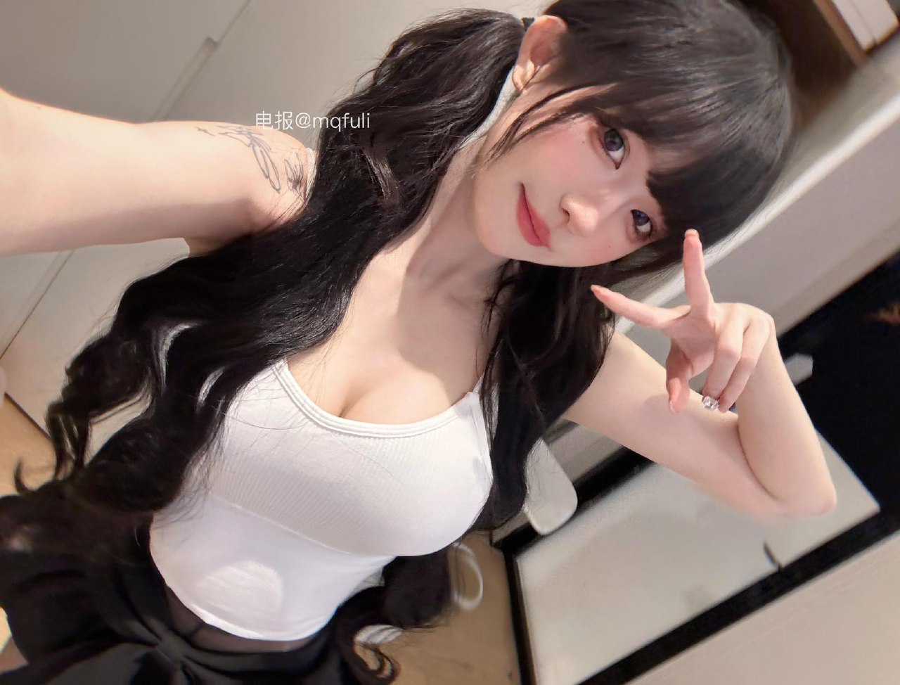 超蓝布罗莉 2025-05-31 03:39:14 反正你也没老婆 叫我声老婆怎么了