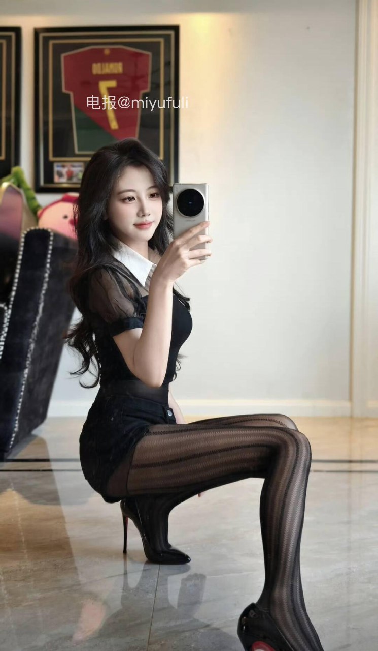 刘二萌 2025-05-27 02:04:36 二萌绝美情趣秘书