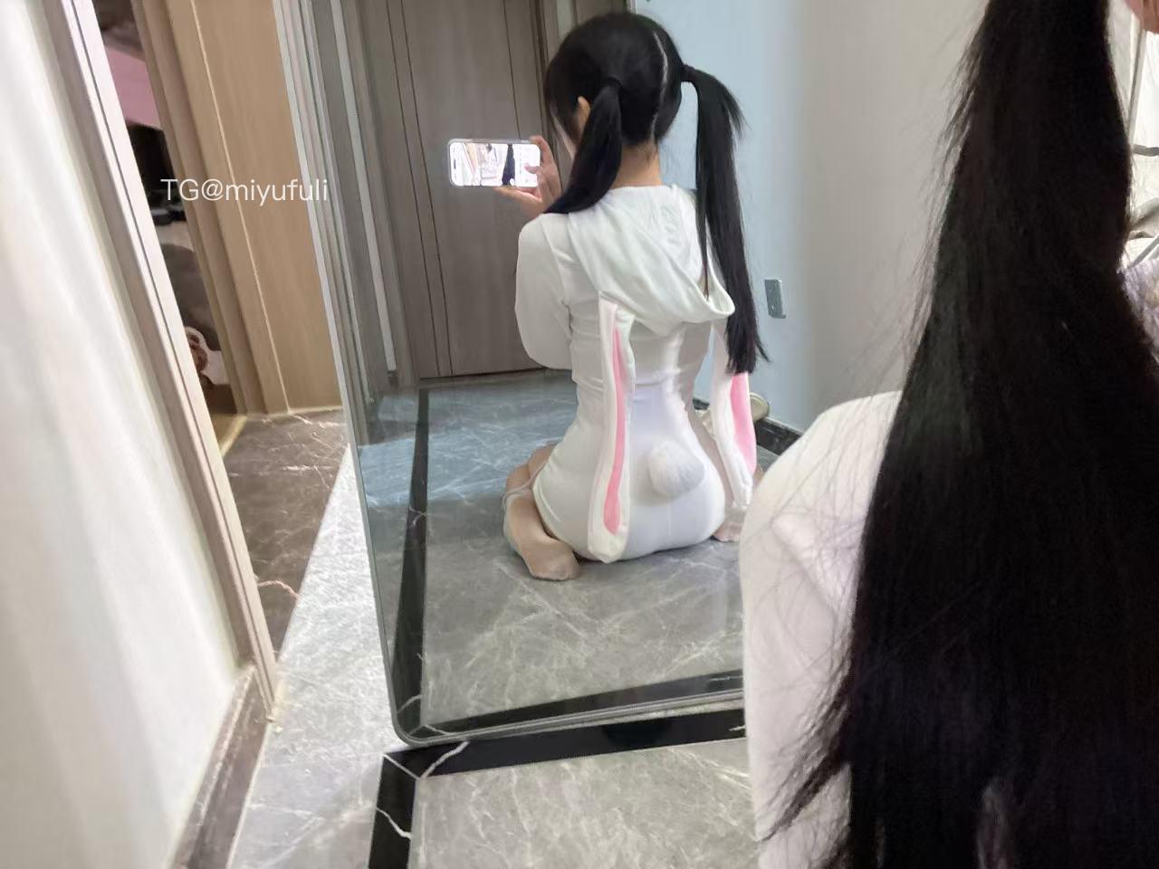 卿风 2025-05-26 23:03:45 我要的不多 只要全身心的你