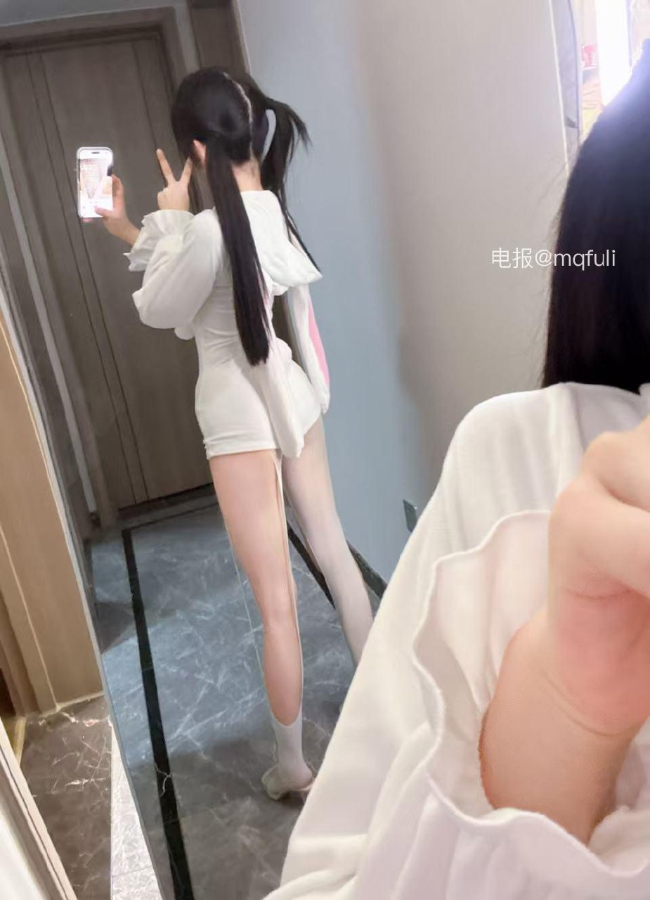 卿风 2025-05-26 23:03:45 我要的不多 只要全身心的你