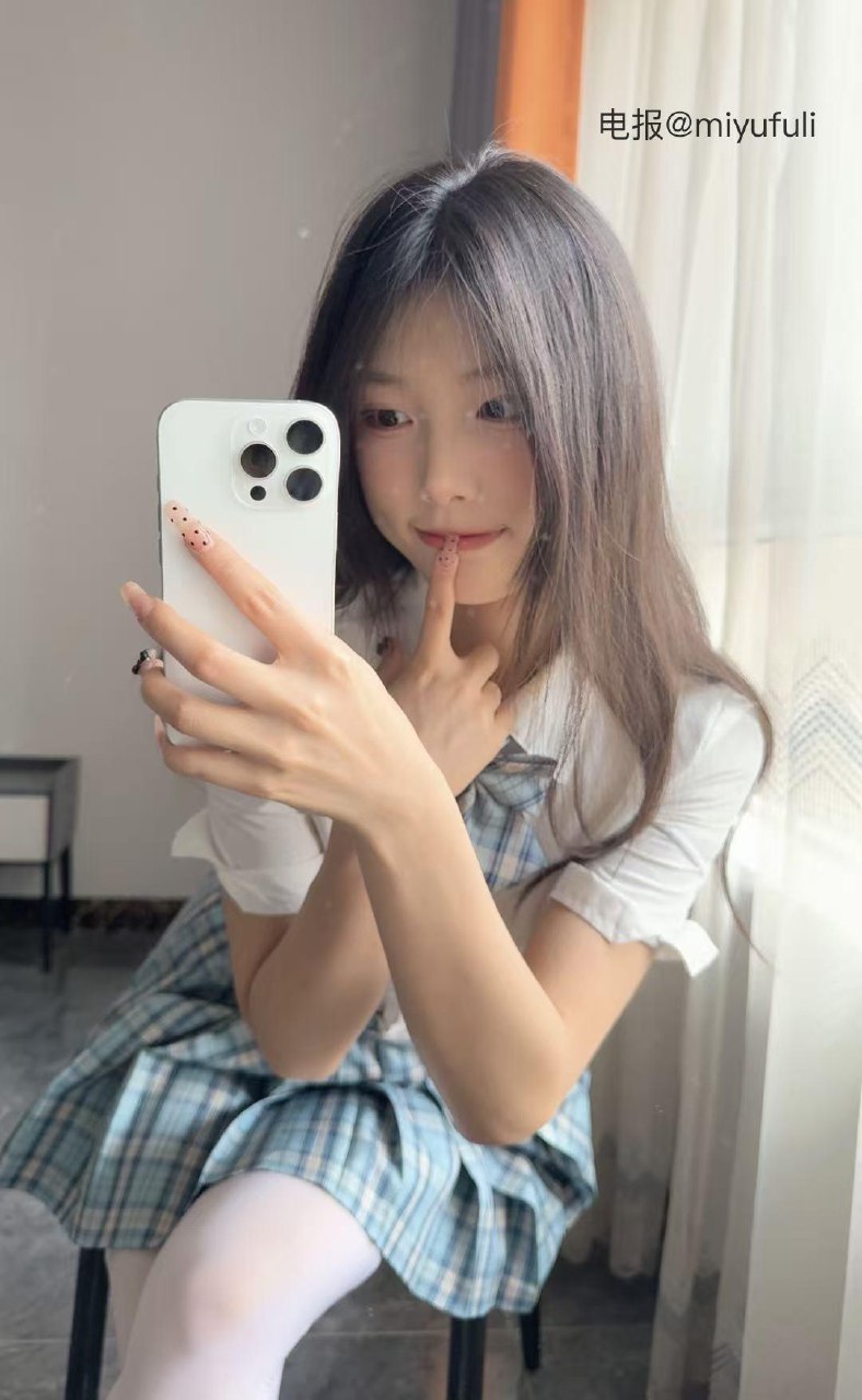 奶洋洋 2025-05-29 15:44:53 jk制服➕黑丝