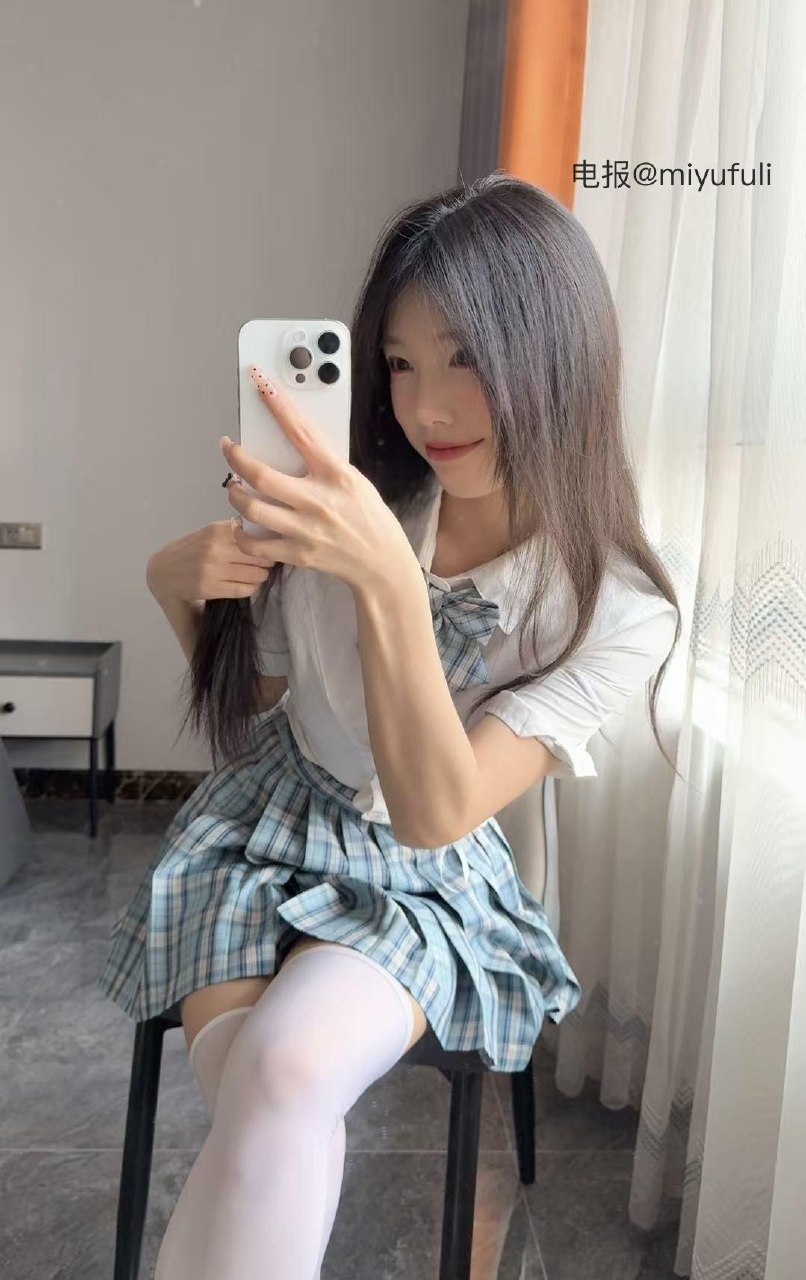 奶洋洋 2025-05-29 15:44:53 jk制服➕黑丝