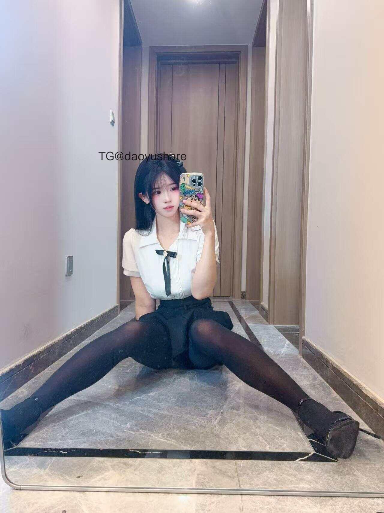 卿风 2025-06-01 18:45:26 你不睡 我不睡 你看我俩好般配