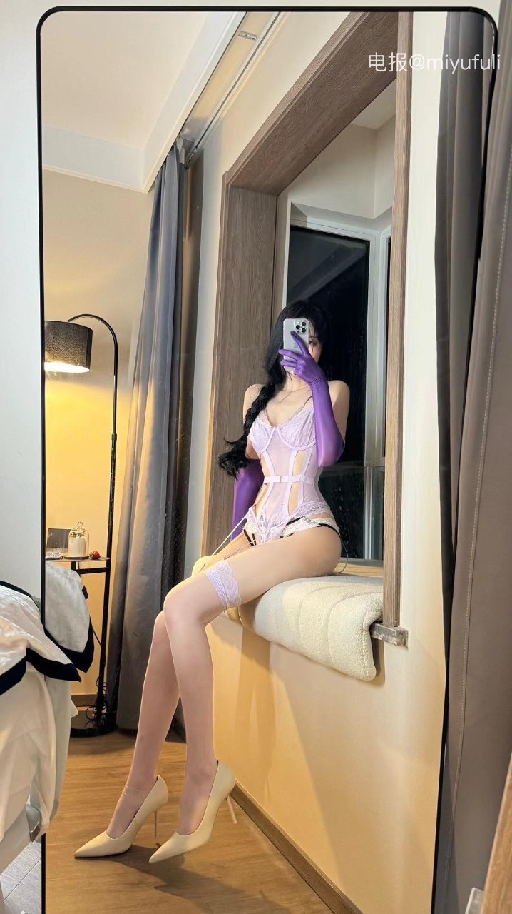 唐十七 2025-06-02 15:39:50 性感一体式吊带丝袜套装