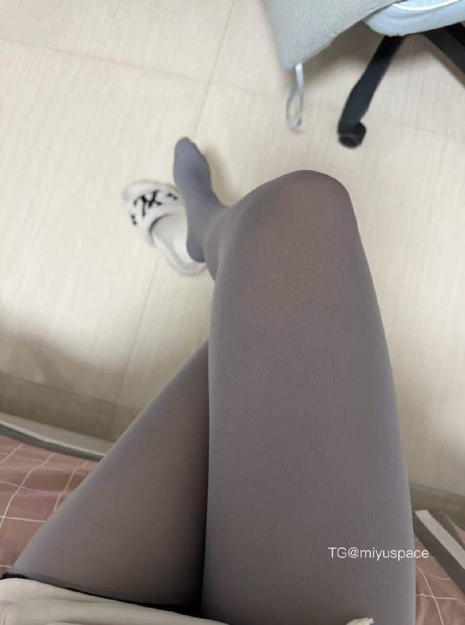 琳什么琳 2025-06-12 10:41:08 这条丝袜好像有点透