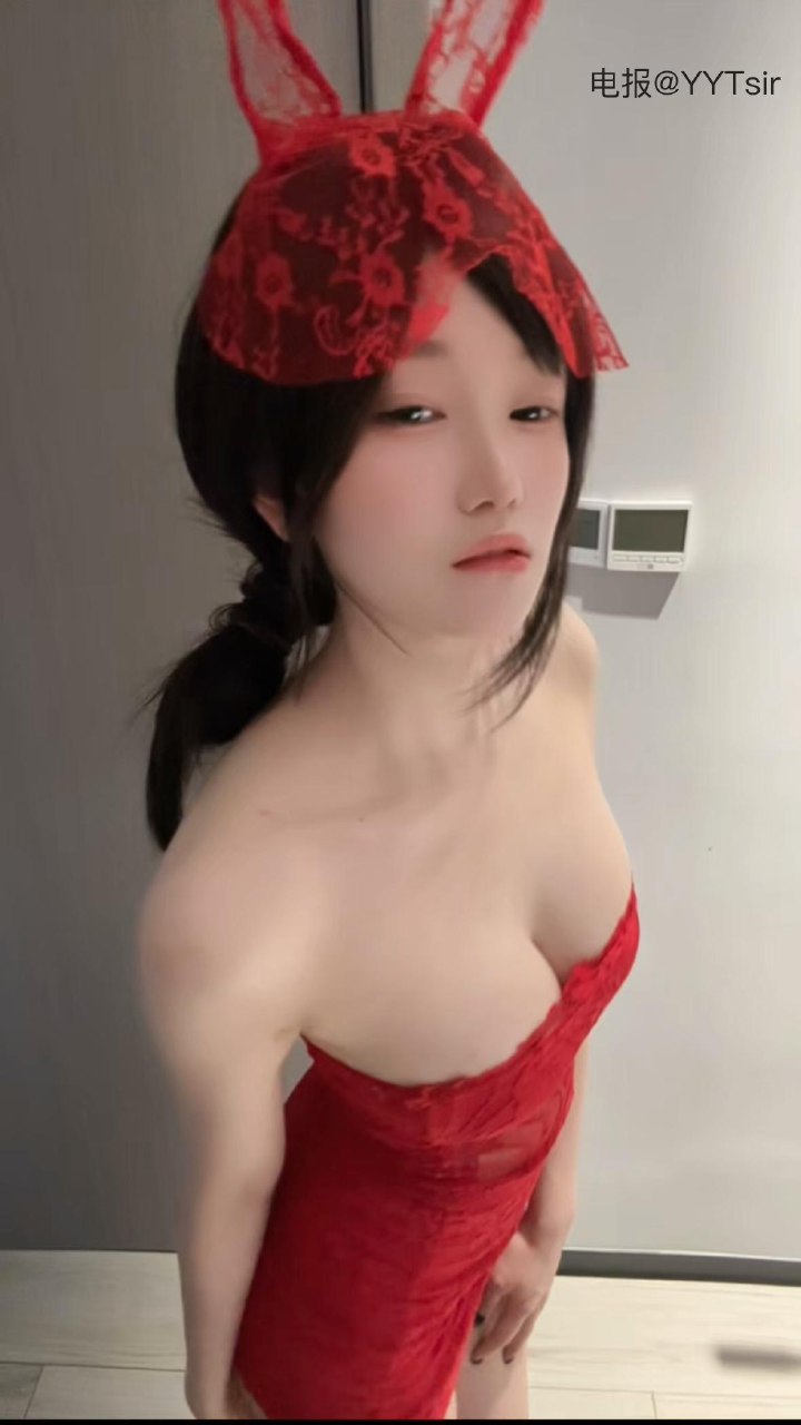 林扣弦 2025-06-24 15:16:34 弦宝红色套装➕华伦天奴➕各种视角#包反X