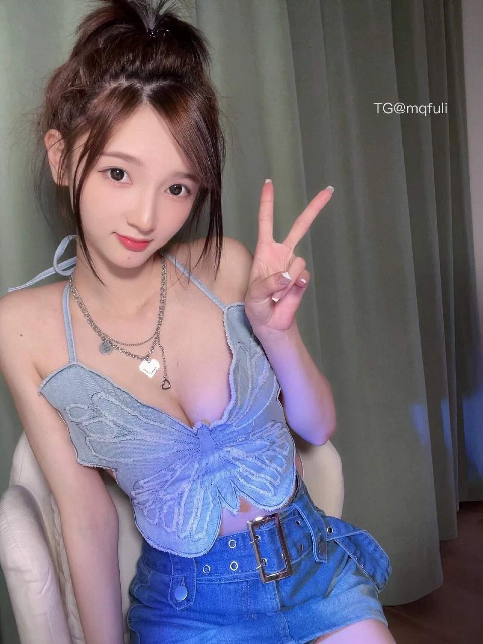 南希阿 2025-06-13 14:49:51 窗外飘着的萤火虫，是我不敢和你说的梦