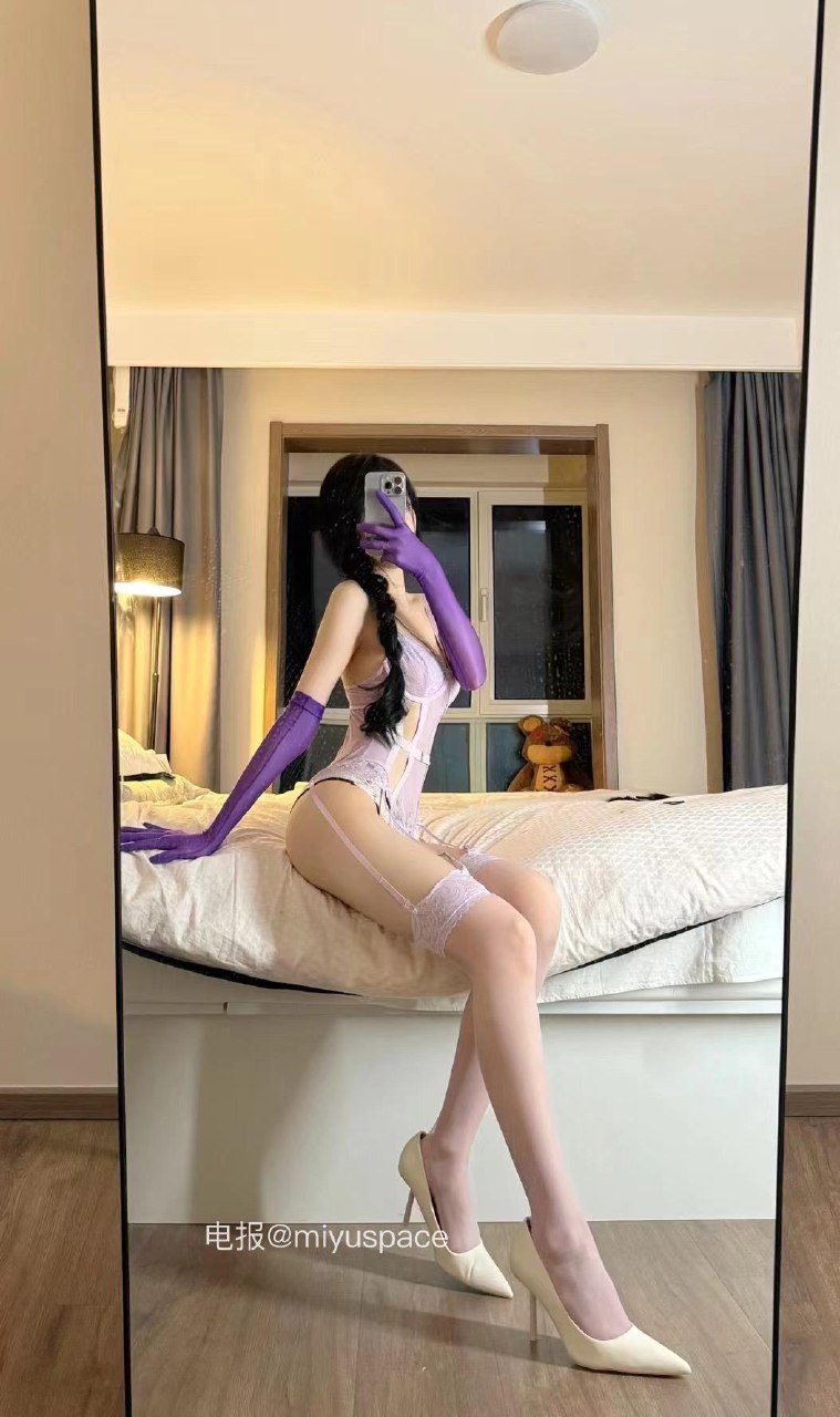 唐十七 2025-06-02 15:39:50 性感一体式吊带丝袜套装