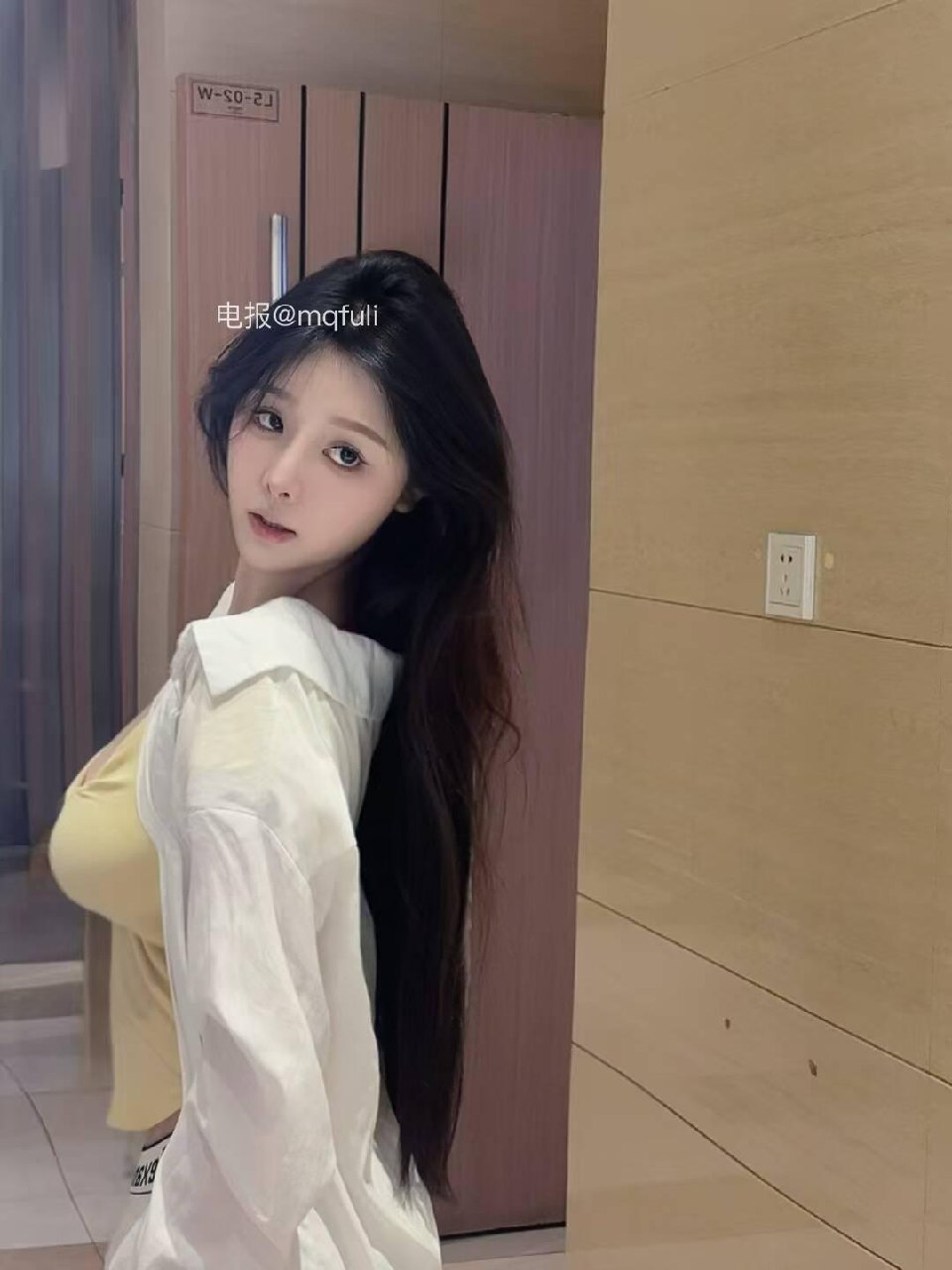 十七同学 2025-06-05 13:50:35 眼神交汇的瞬间，世界仿佛静止 只剩下你和我