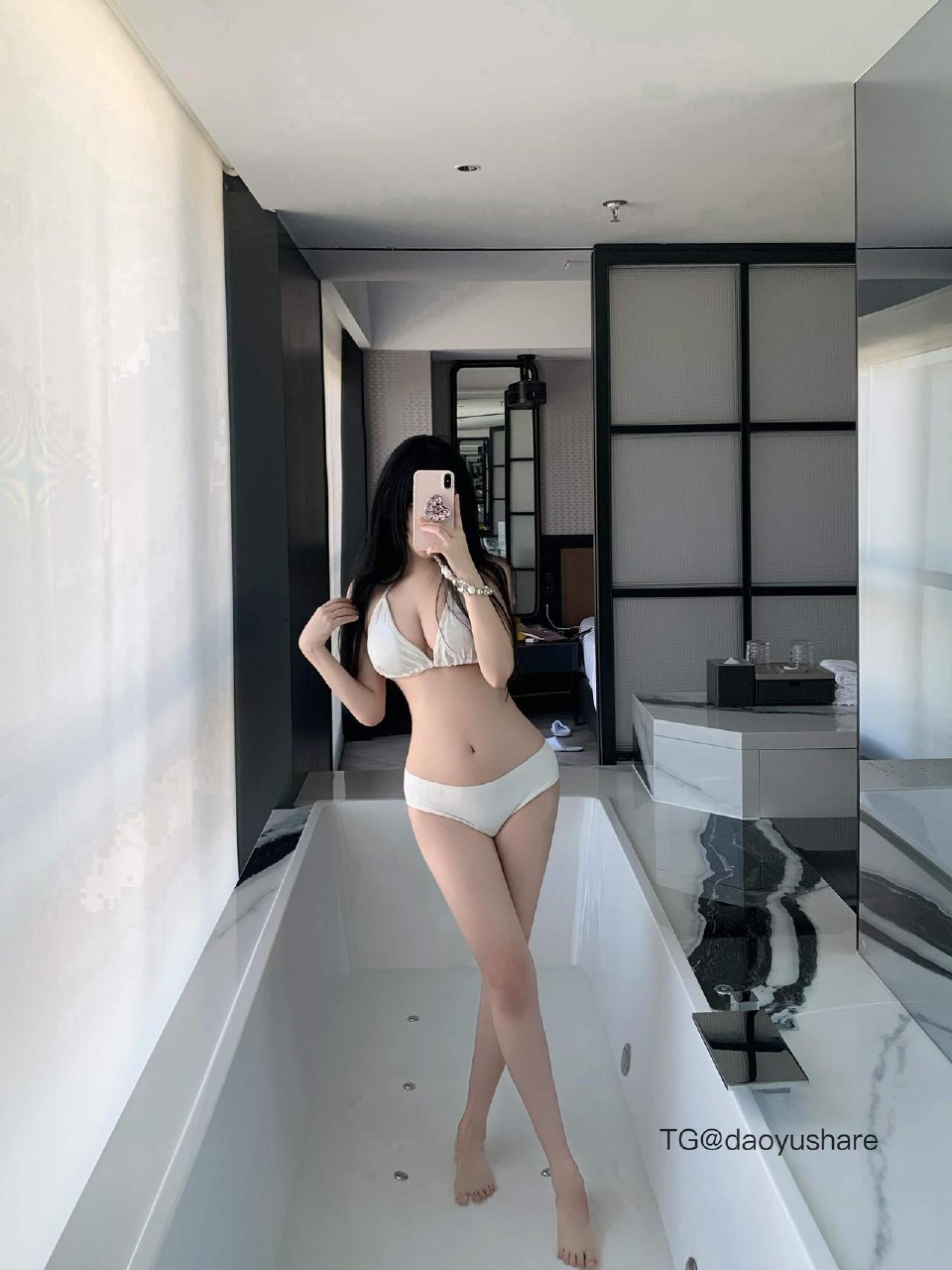 易辞 2025-06-25 02:36:38 大雷诱惑｜泳池白色比基尼｜双马尾