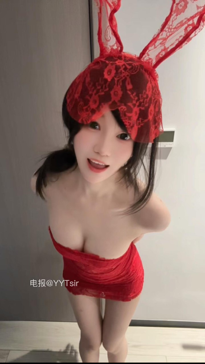 林扣弦 2025-06-24 15:16:34 弦宝红色套装➕华伦天奴➕各种视角#包反X