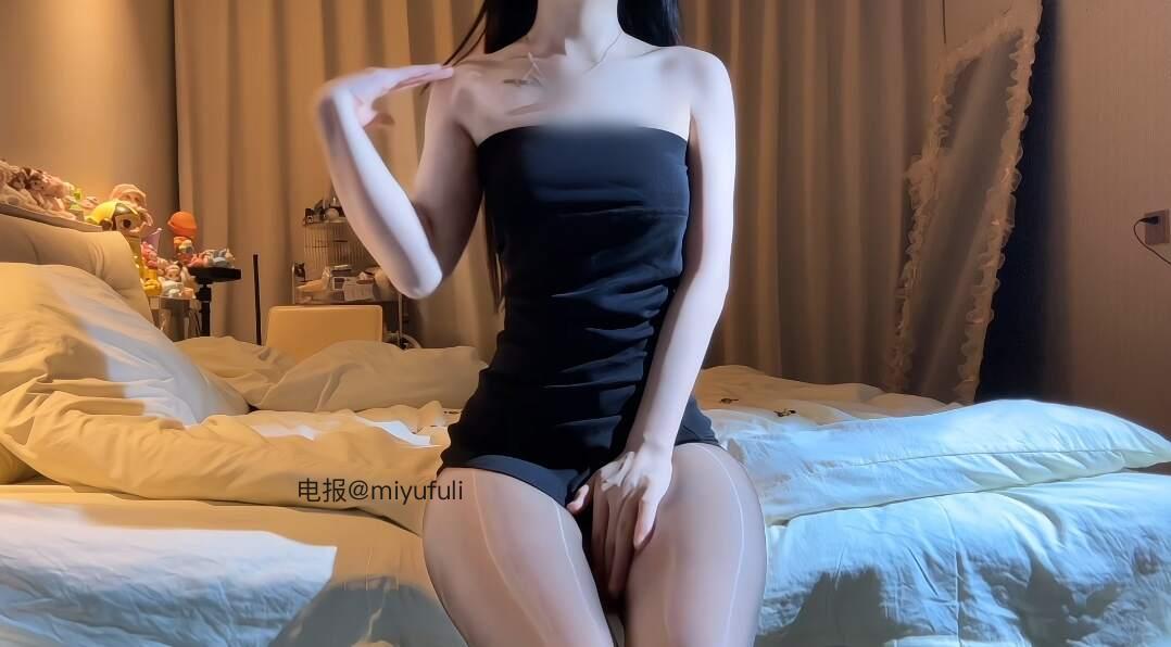 泥小汁 2025-06-02 18:59:49 用黑丝写一封战书🖤