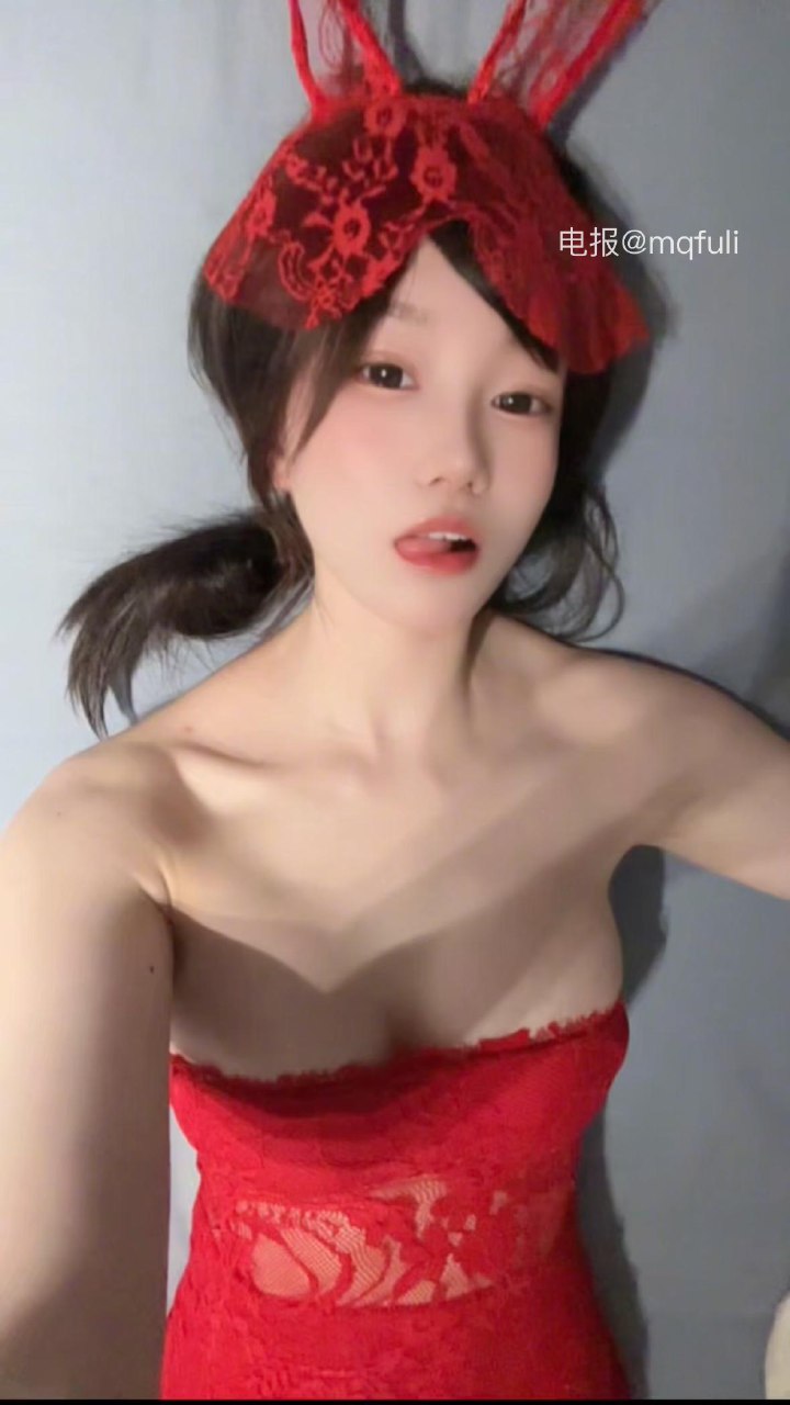 林扣弦 2025-06-24 15:16:34 弦宝红色套装➕华伦天奴➕各种视角#包反X