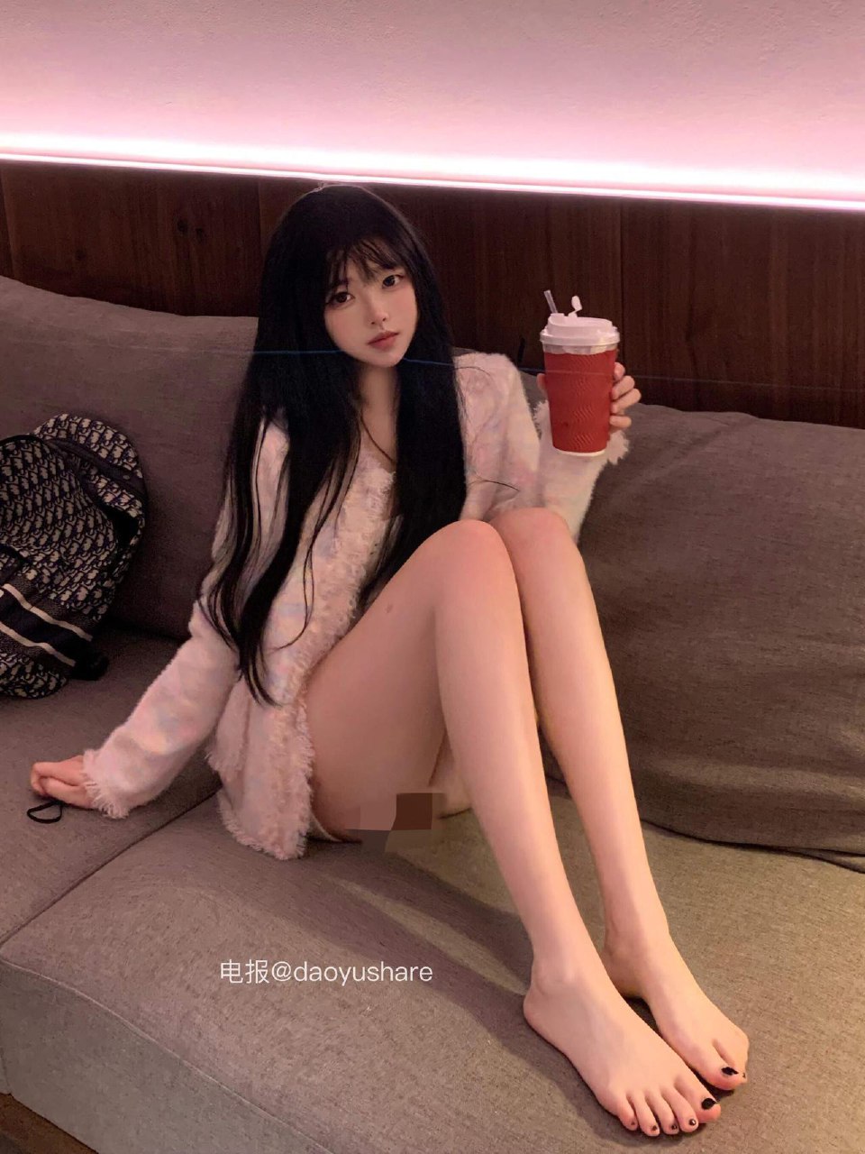 易辞 2025-06-17 16:25:14 超白逆天大长腿给宝宝欣赏一下