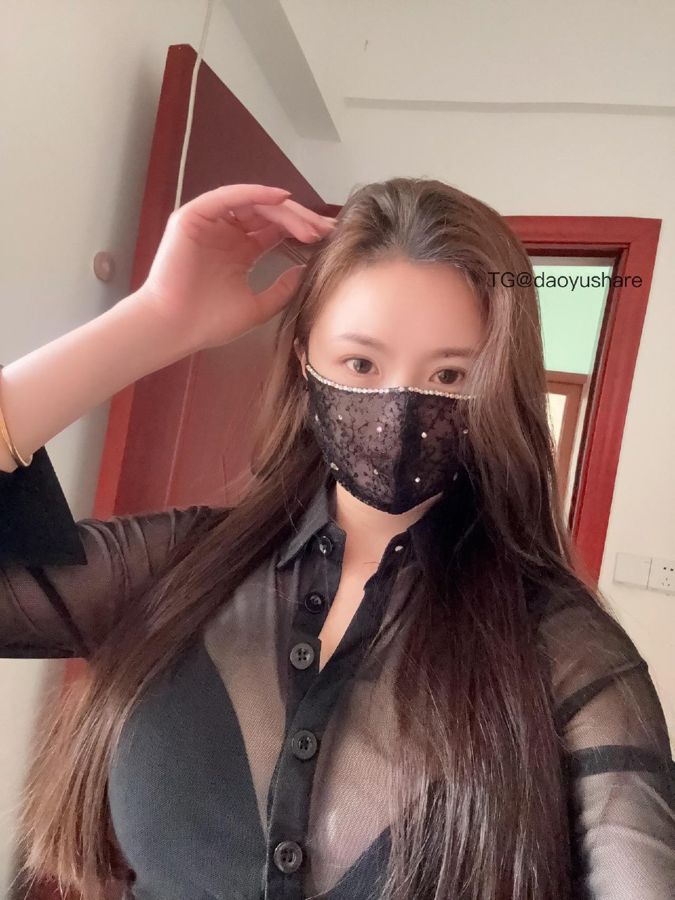 美艳老嫂子 2025-06-04 16:00:56 天气太热了，只能这样穿会舒服一点