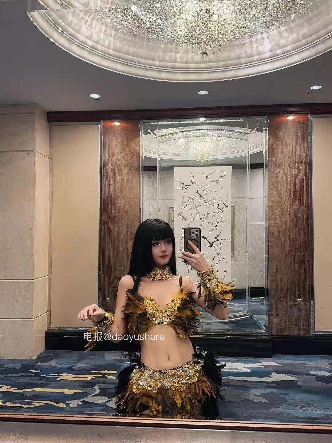 BELLA贝拉 2025-06-16 21:50:07 过来 站在我身边