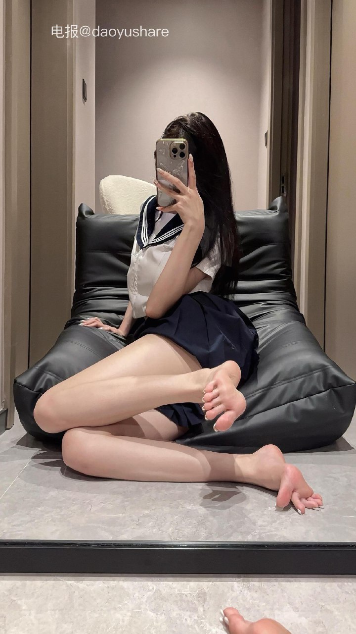 兔妮妮 2025-06-04 15:06:51 付费贴 水手服➕白丝诱惑 👄