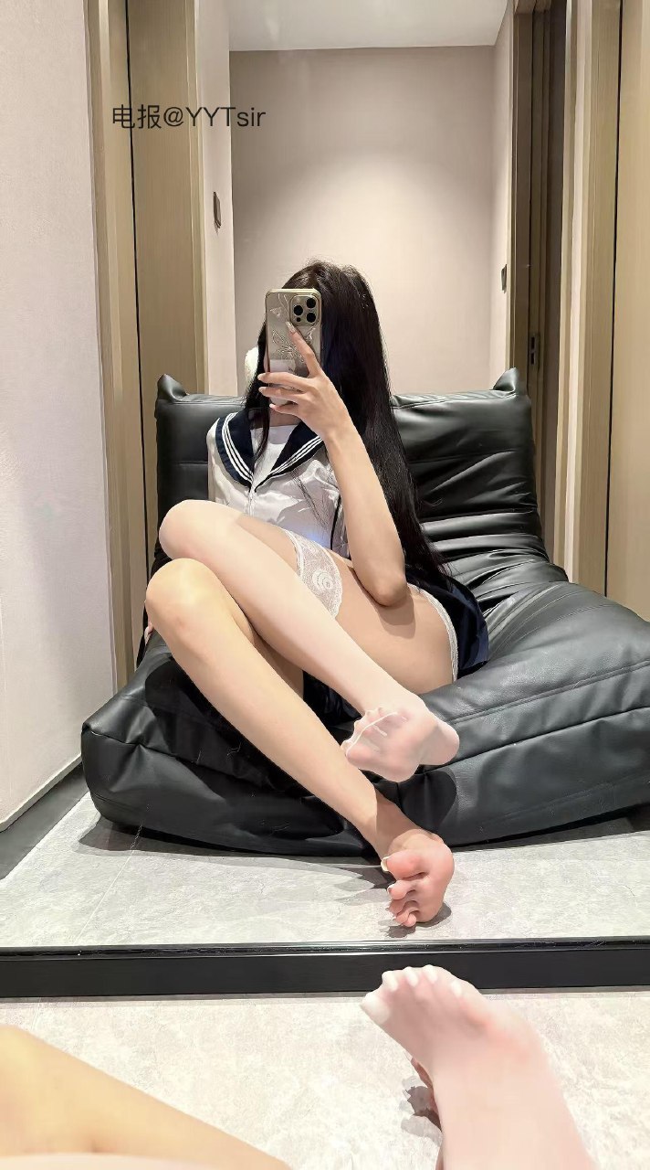 兔妮妮 2025-06-03 13:59:43 付费贴 局部➕全景都🈶️ 近距离对镜㊙️好腿控足控