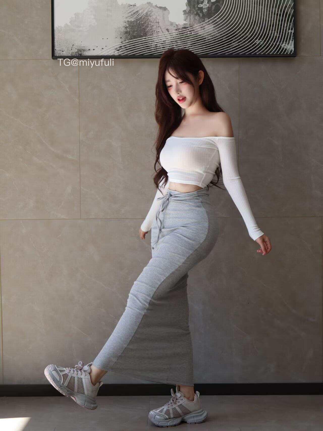 肉肉 2025-06-01 01:21:24 讲永远太假了记住这一帧就好了