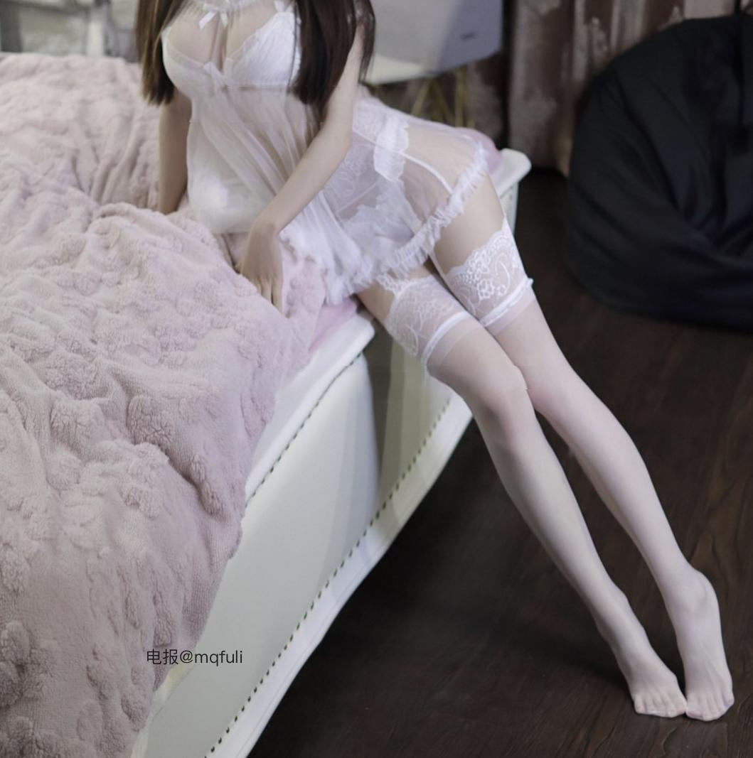 猫猫 2025-06-25 13:12:33 千万不能晚上偷看，怕你忍不住