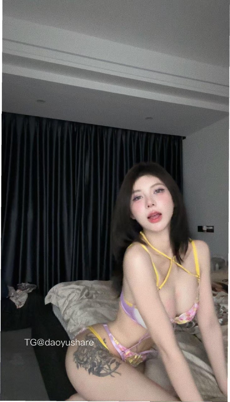 凌凌七DL 2025-06-05 13:21:10 付费贴 彩色花朵刺绣套装➕紫色蕾丝文胸套装