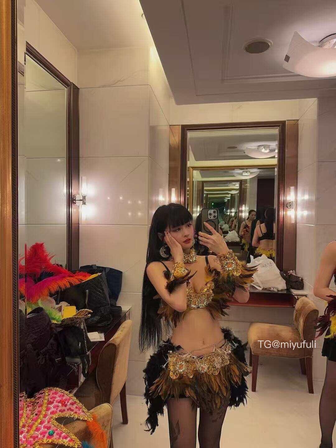 BELLA贝拉 2025-06-16 21:50:07 过来 站在我身边