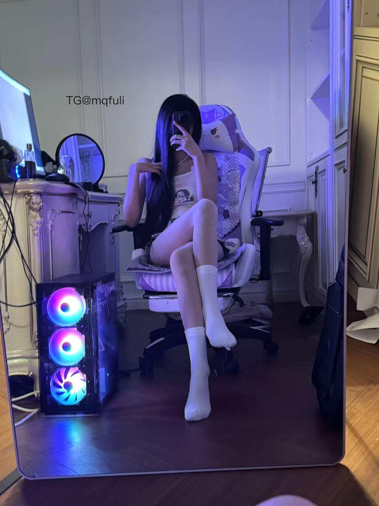 黑魔仙 2025-06-19 10:38:20 电竞少女的日常🤔