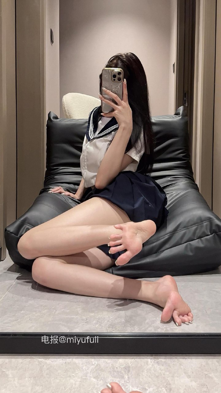 兔妮妮 2025-06-04 15:06:51 付费贴 水手服➕白丝诱惑 👄