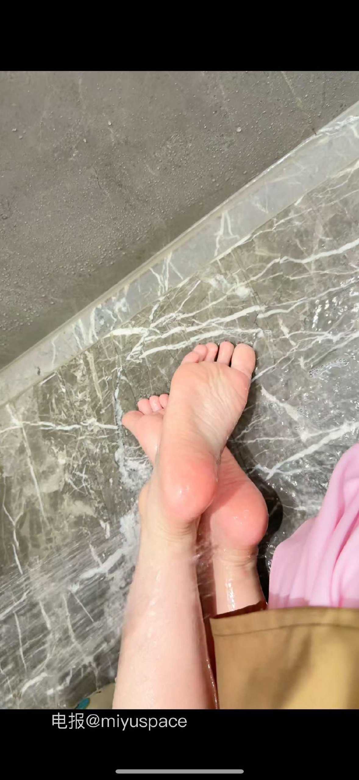 兔妮妮 2025-06-14 18:45:58 今天穿黑色衬衫哦