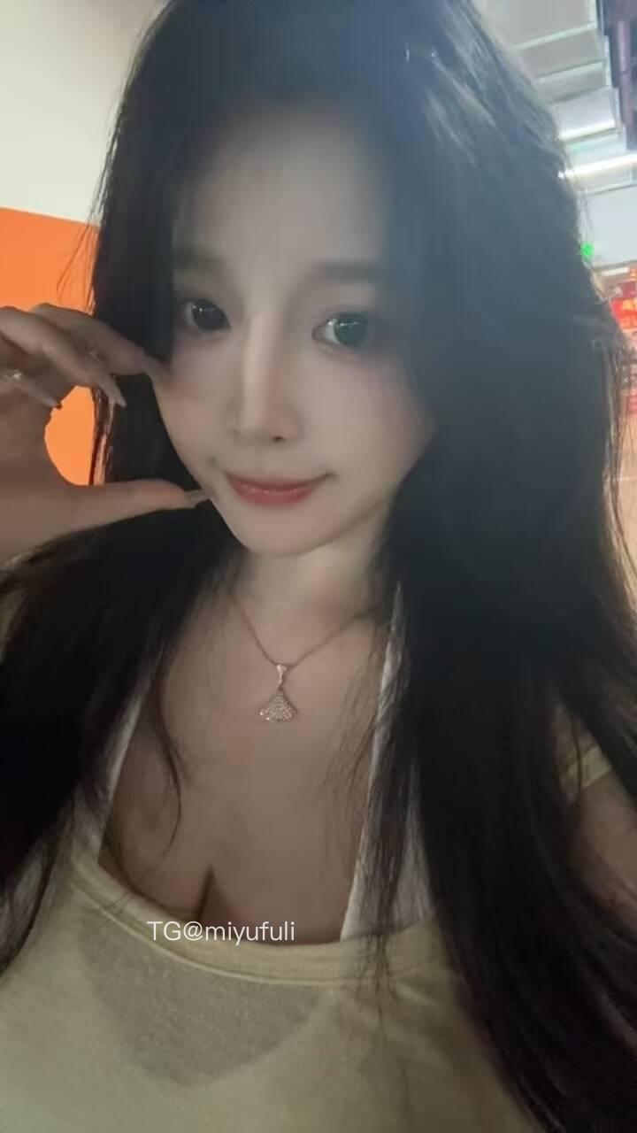 十七同学 2025-06-05 22:46:00 衣料的摩擦声，是今晚的摩斯密码