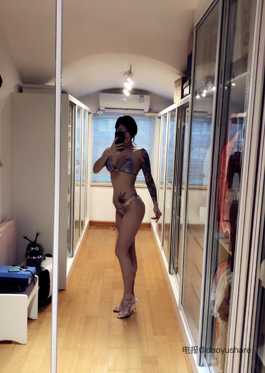 栗子Chen 2025-06-12 16:58:32 近距离感受丁子户与泳装的结合碰撞