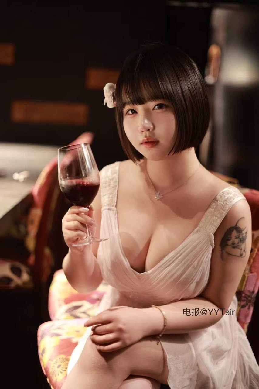 肉团娜子 2025-06-18 16:40:40 往哪看呢小鬼