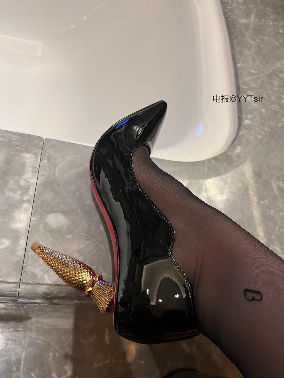 洋洋不是洋妞 2025-06-30 10:14:13 《亮晶晶洞洞丝袜》你也来撕呀